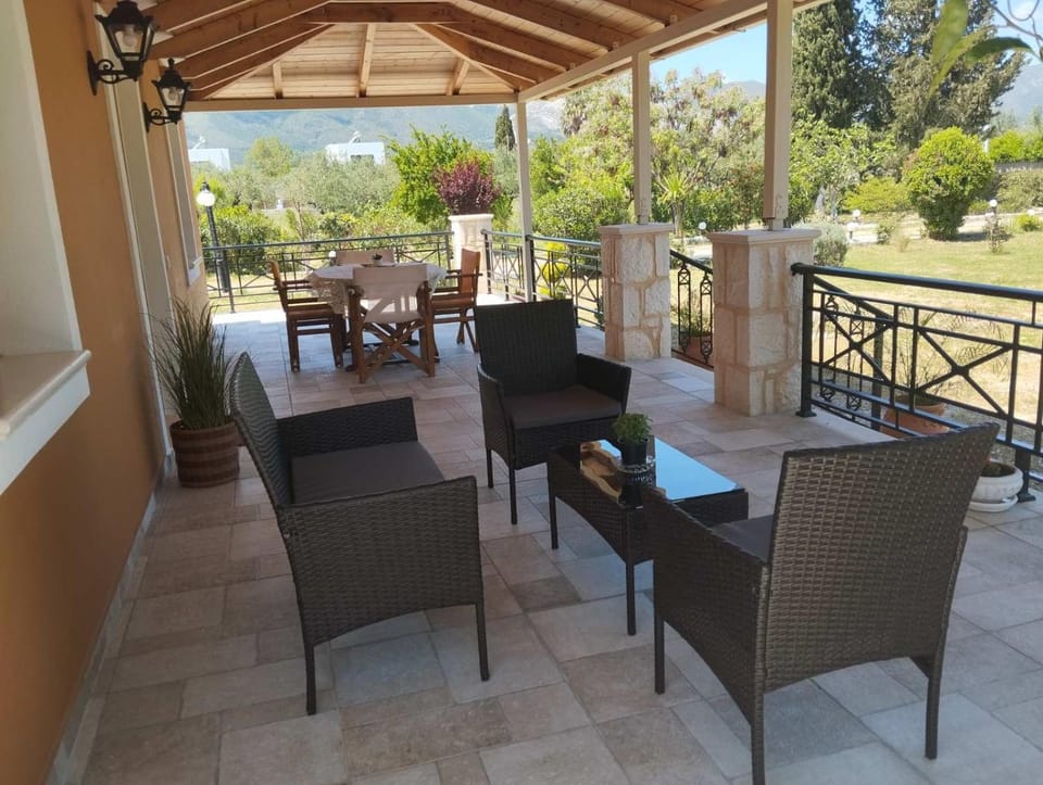 Patio, Day, Garden, View (from property/room), Balcony/Terrace, Seating area, Dining area, Garden view