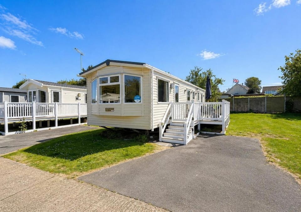8 Berth Caravan At Orchards Haven In Clacton-On-Sea, Essex Ref 15007O House in Tendring District