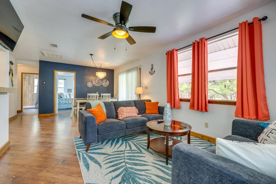 Canyon Lake Home with Resort Amenities and Fire Pit! House in Canyon Lake