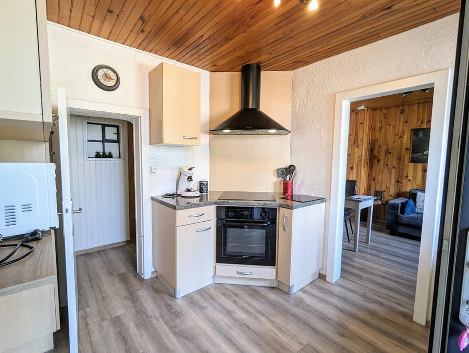 Kitchen or kitchenette, stove, kitchen