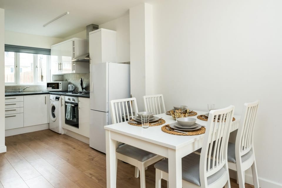 Sleek and Stylish 2BD Home with a Garden Anerley Apartment in London Borough of Croydon