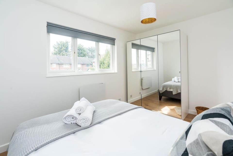 Sleek and Stylish 2BD Home with a Garden Anerley Apartment in London Borough of Croydon