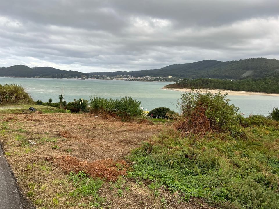 Apartamento en Porto do Barqueiro con terraza mirando al mar Apartment in Galicia