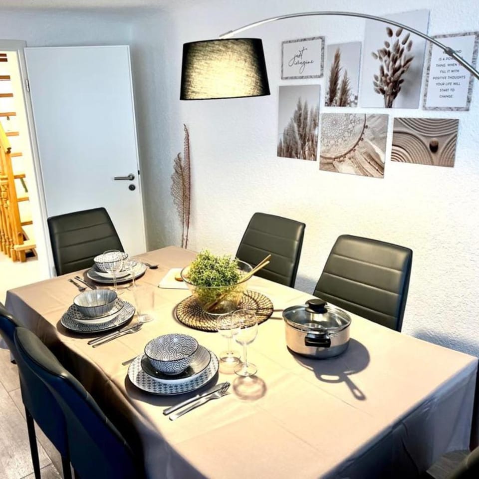 Seating area, Dining area