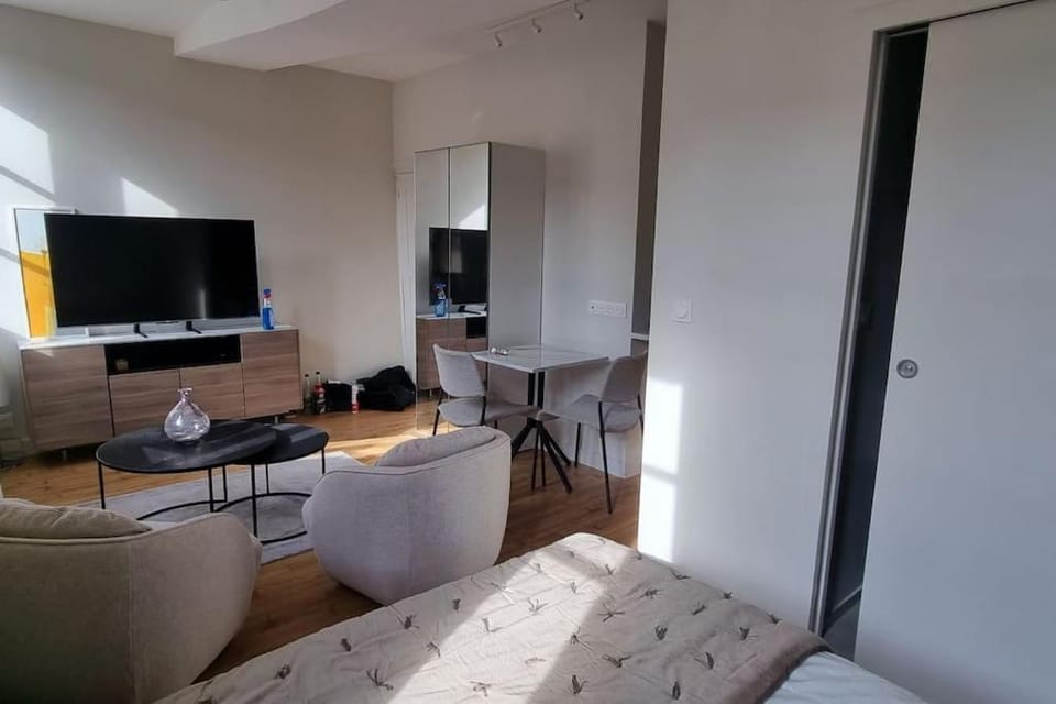 TV and multimedia, Living room, Seating area