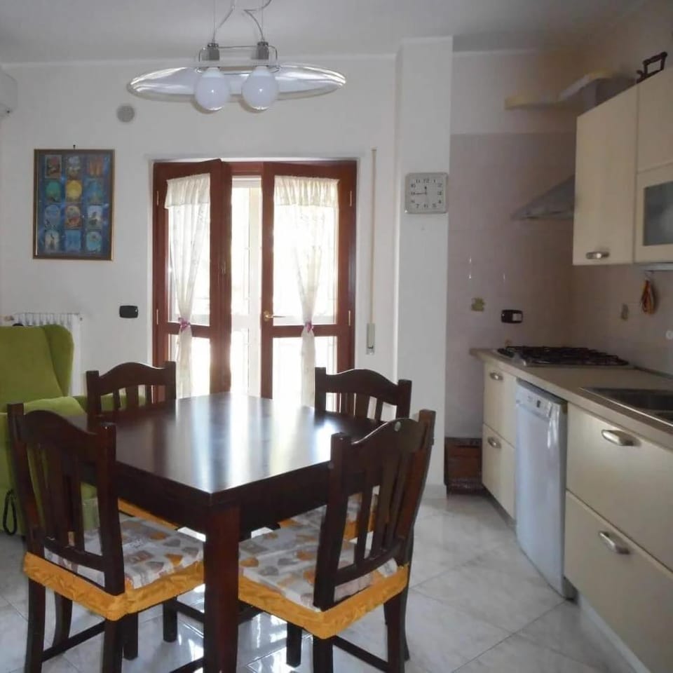 Kitchen or kitchenette, Seating area, Dining area, Breakfast, Italian breakfast, dishwasher, pet friendly, stove, washing machine