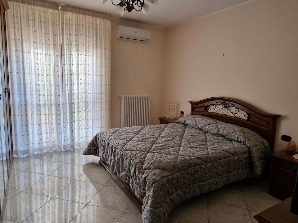 Bed, Bedroom, air conditioner