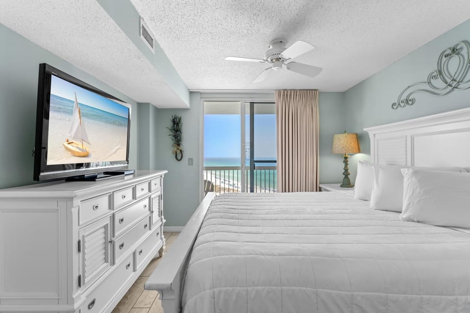 Pelican Beach Resort 1415 by Newman-Dailey Apartment in Destin