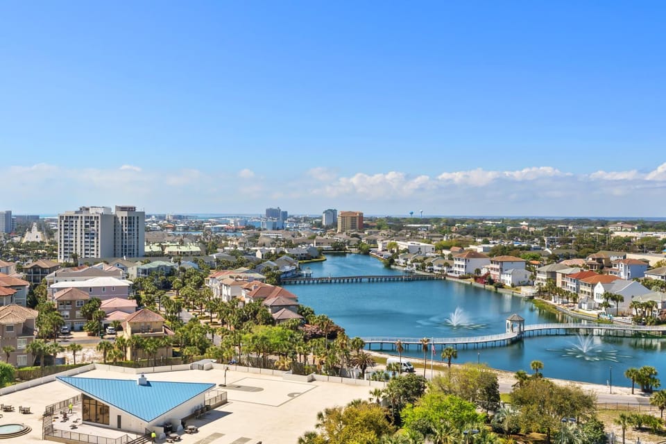 Pelican Beach Resort 1415 by Newman-Dailey Apartment in Destin