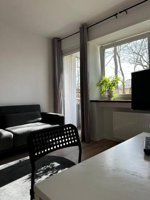 Communal lounge/ TV room, TV and multimedia, Living room, Seating area, Dining area, Evening entertainment, hair dresser