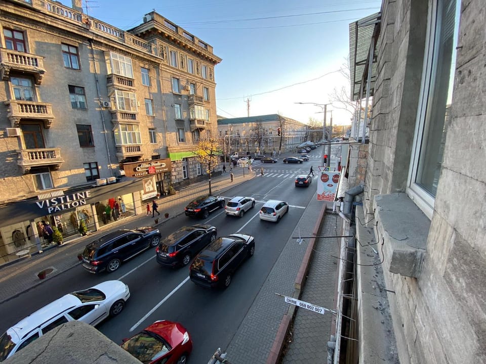 Central Best Location 128 Stefan cel Mare Boulevard Apartment in Chișinău