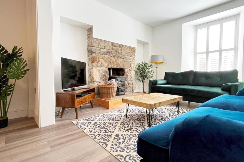 Marazion Charming Retreat for 6 with Social Garden House in England