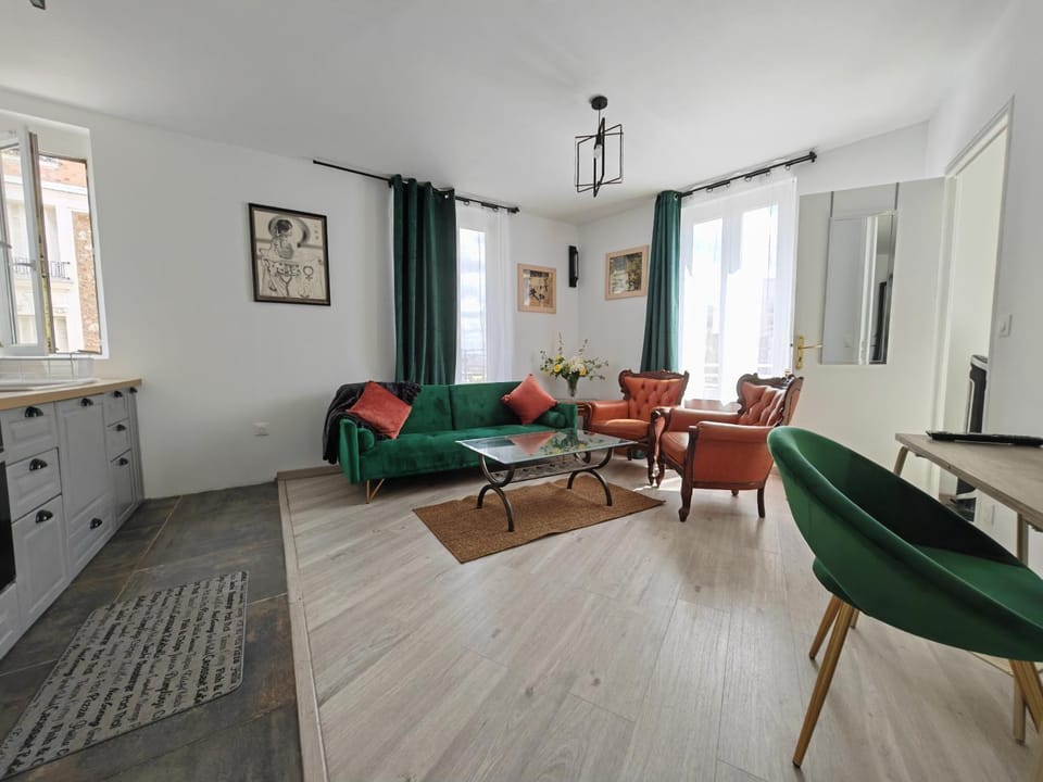 Living room, hair dresser