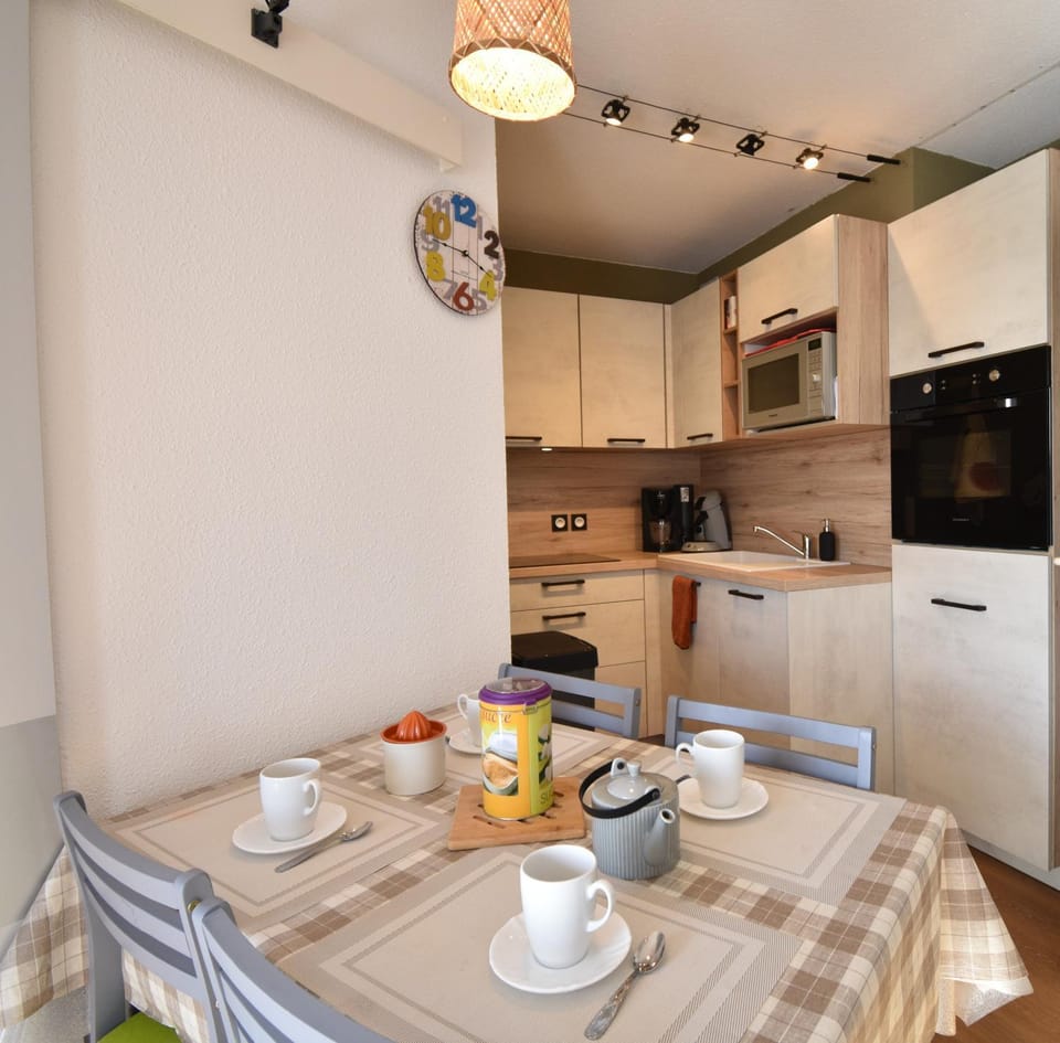 Dining area, kitchen