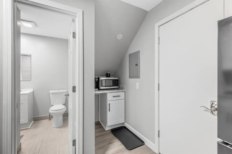 Cozy & Quiet Studio Flat in Historic Mount Clemens Apartment in Mount Clemens