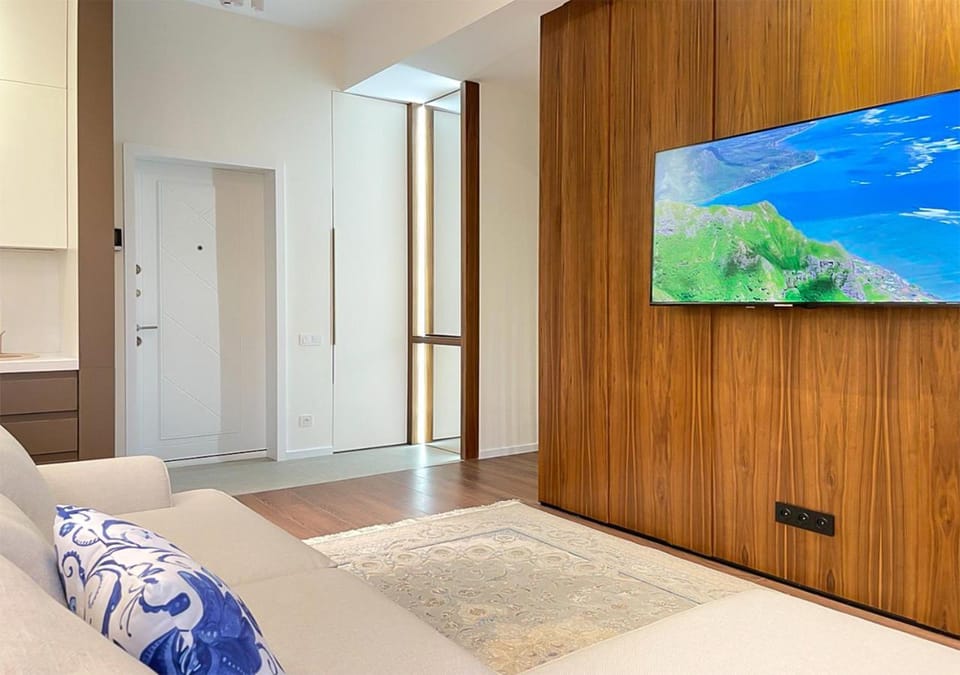 TV and multimedia, Kitchen or kitchenette, Living room, Seating area