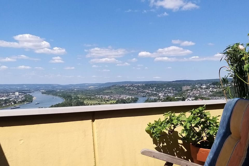 Balcony/Terrace, Living room, River view