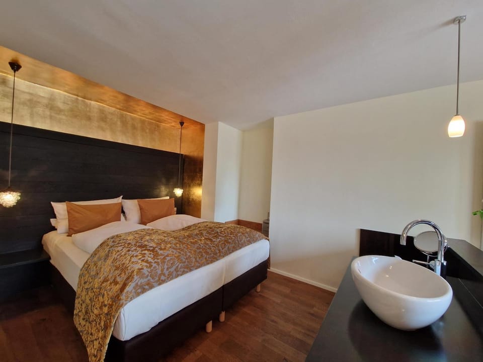 Bed, Photo of the whole room