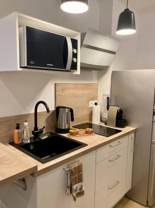 Kitchen or kitchenette