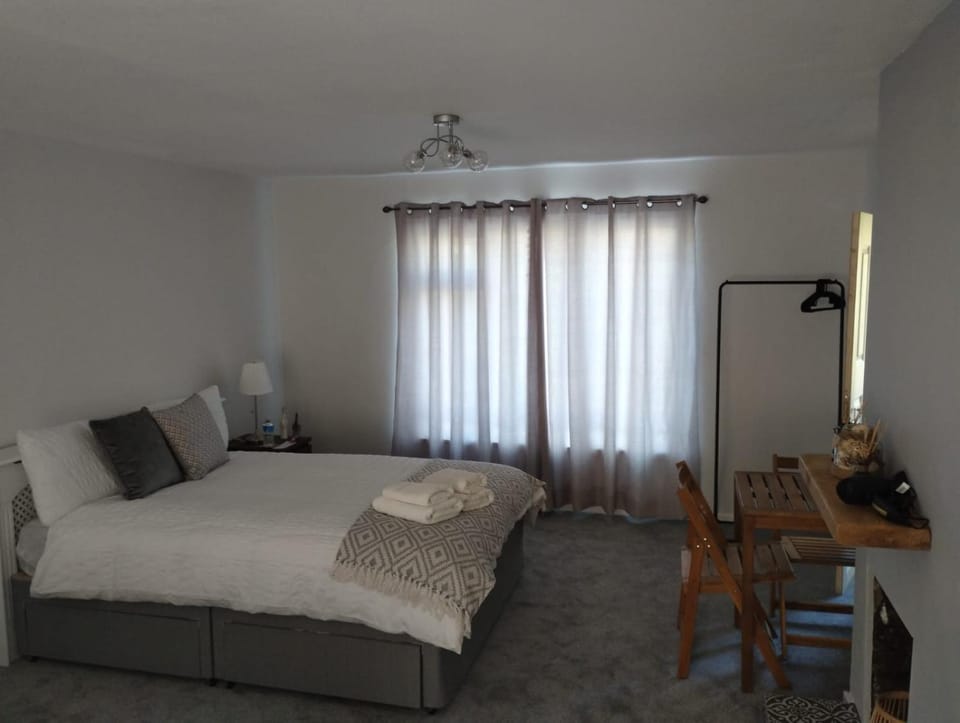Family room, Shared House Bed and Breakfast in Bristol
