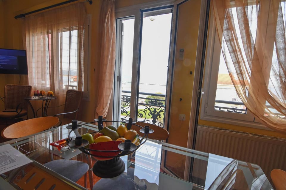 TV and multimedia, Food and drinks, Photo of the whole room, Seating area, Dining area, Food, Drinks