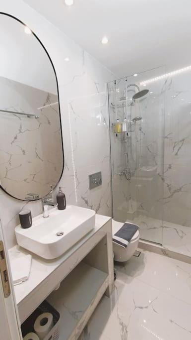 Shower, Bathroom