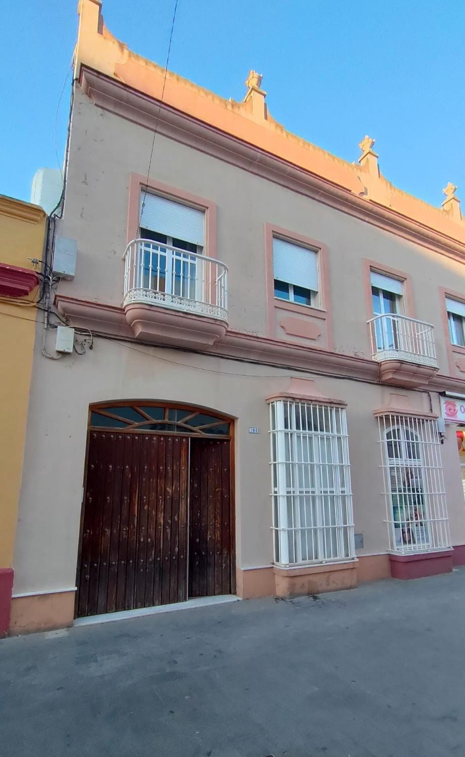 Facade/entrance