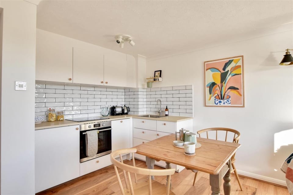 Coffee/tea facilities, Kitchen or kitchenette, Dining area, dishwasher, pet friendly, stove
