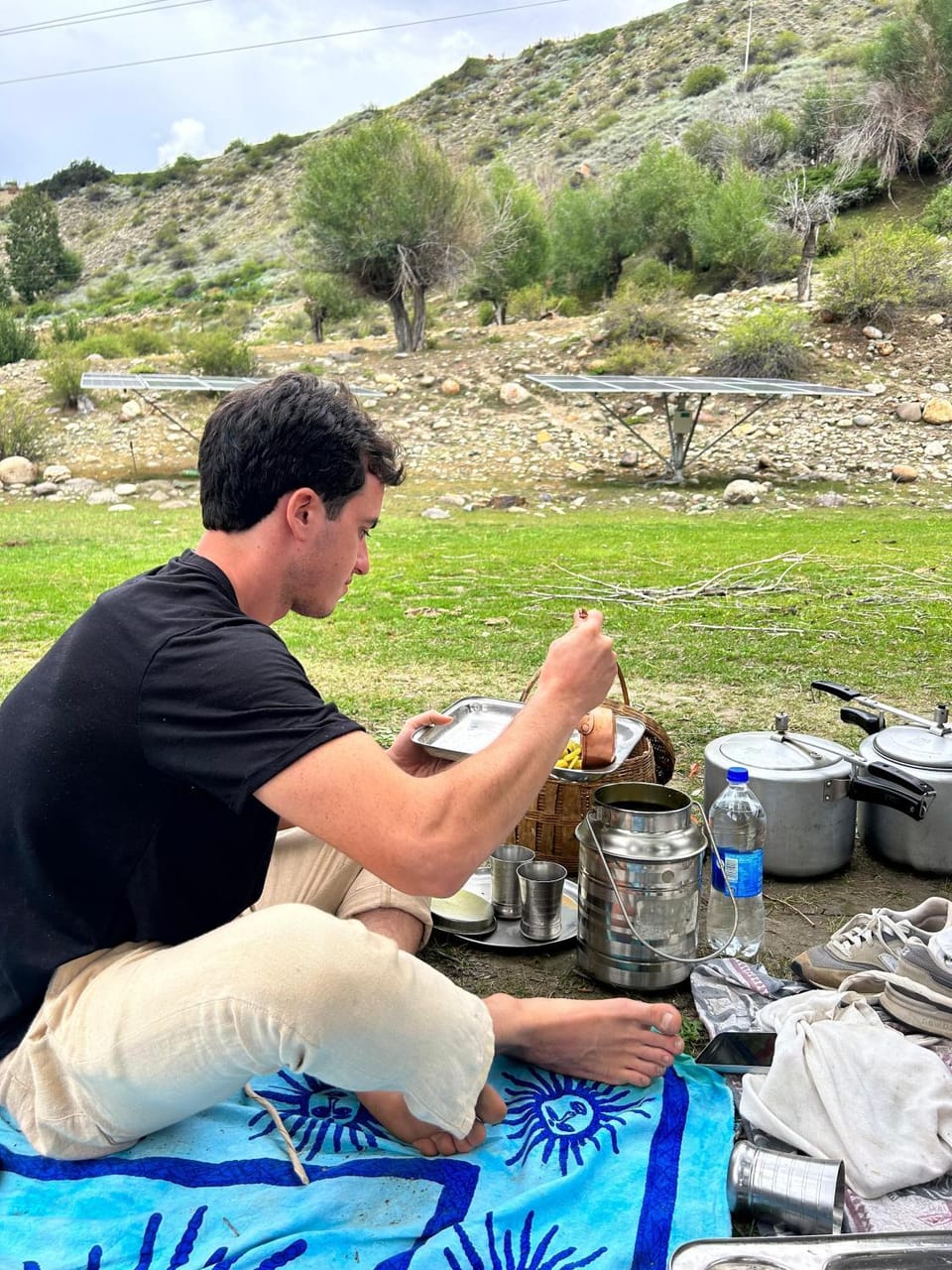Day, People, Natural landscape, Food, Mountain view