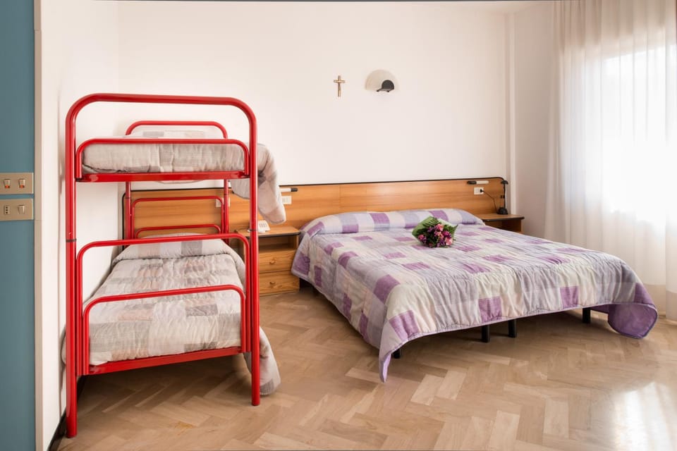 Bed, bunk bed