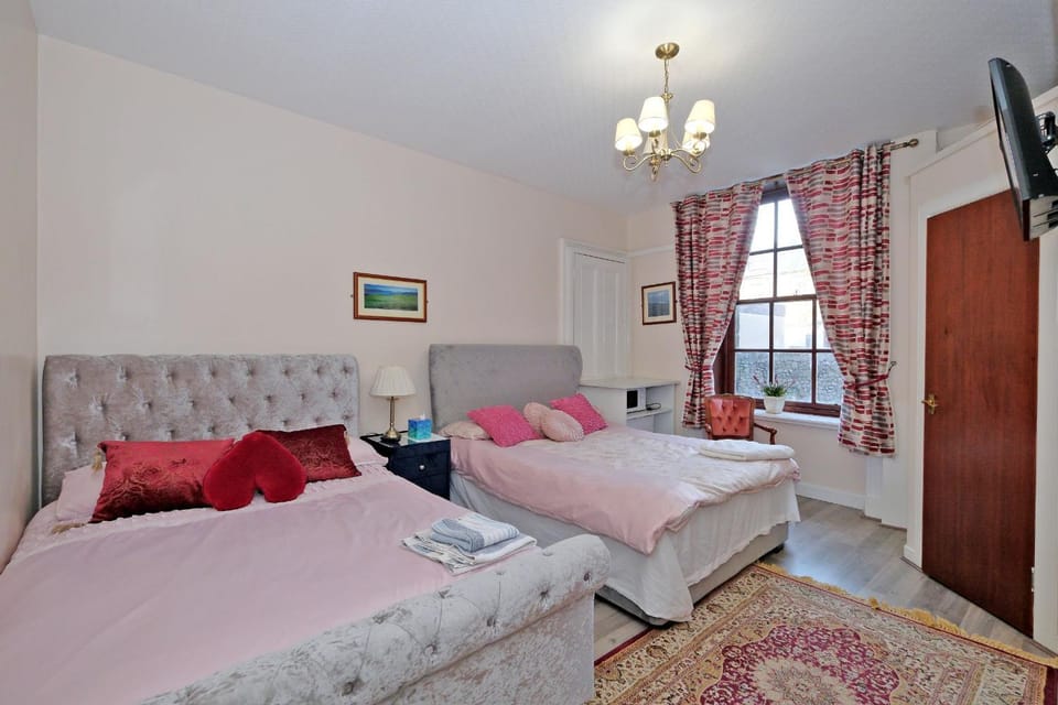 Grand Mansion 9 Beds Sleeps 17 Parking - Groups House in Aberdeen