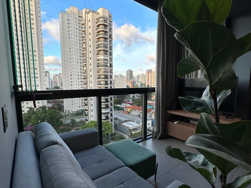 Communal lounge/ TV room, Day, TV and multimedia, Living room, City view