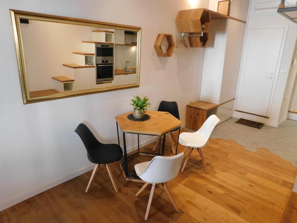 Seating area, Dining area