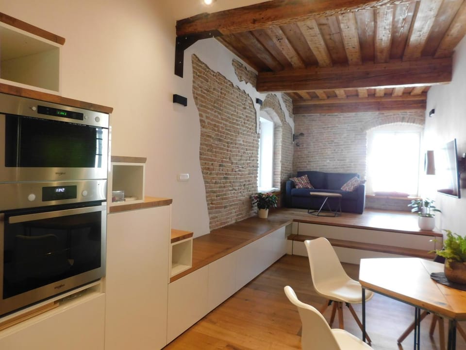Living room, Seating area, Dining area, minibar, pet friendly