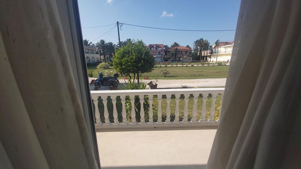 View (from property/room), Balcony/Terrace