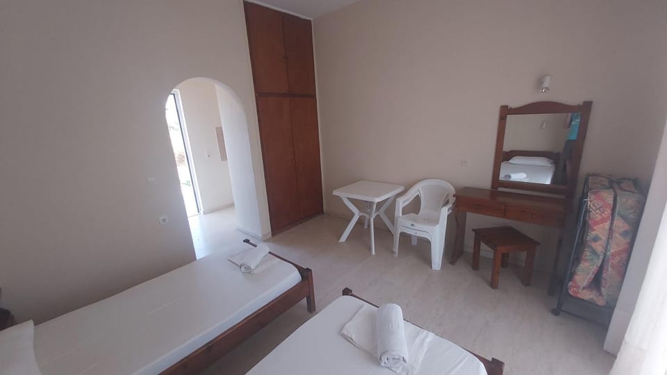 Bed, Photo of the whole room, towels