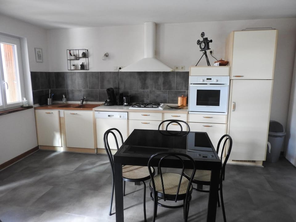 Gite de La Pierre Verte House in Provence