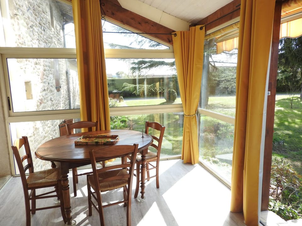 Gite de La Pierre Verte House in Provence