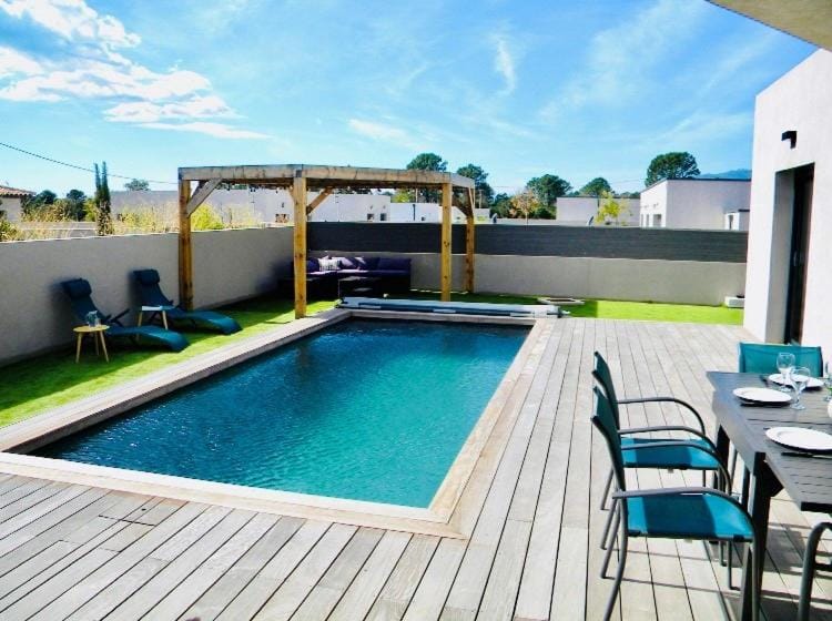 Patio, Day, BBQ facilities, Garden, Balcony/Terrace, Lounge or bar, Pool view, Swimming pool, Entertainment, sunbed, wedding