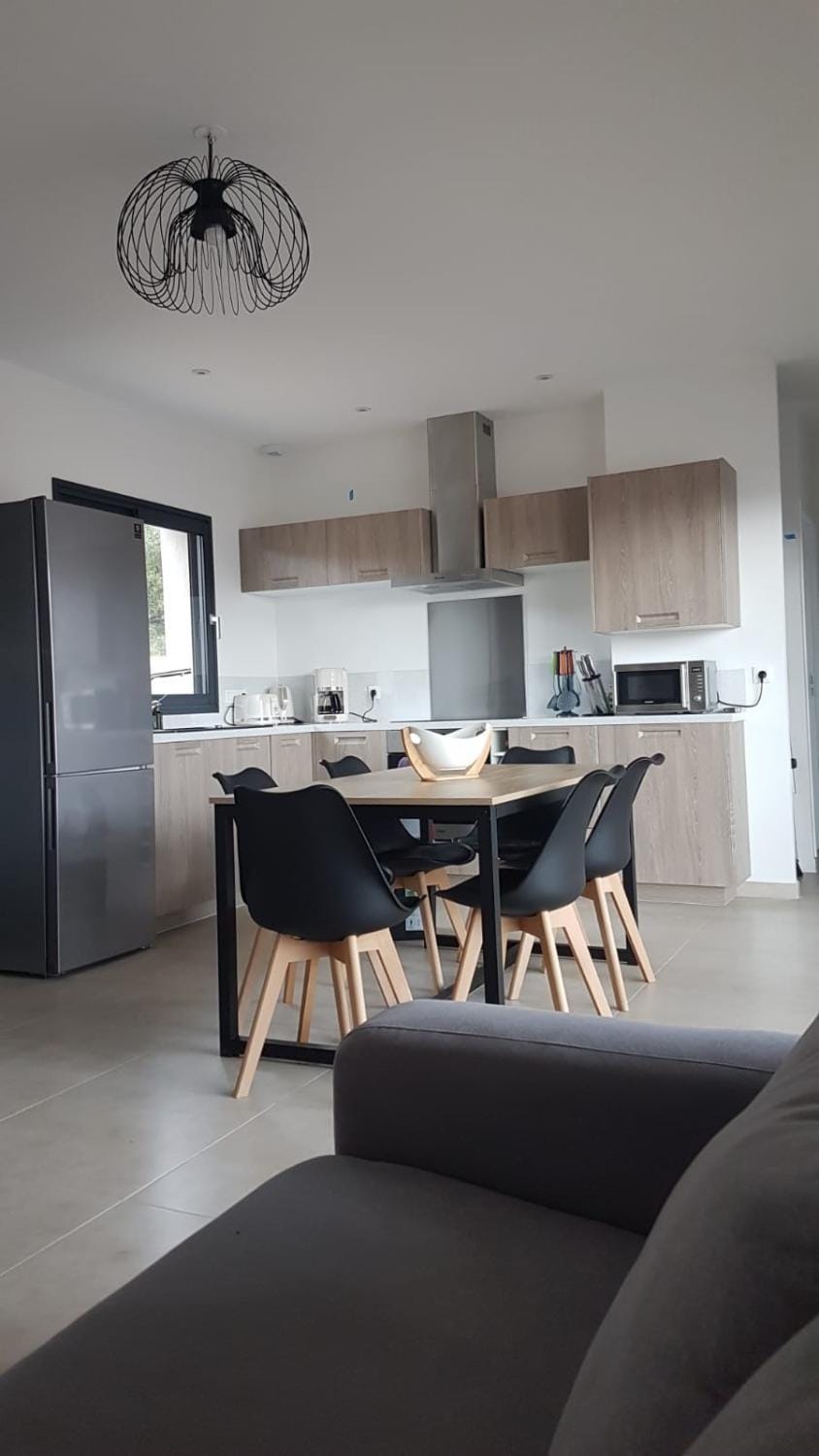 Property building, Coffee/tea facilities, Kitchen or kitchenette, Living room, Seating area, Dining area, On site, dishwasher, minibar, pet friendly, storage, stove
