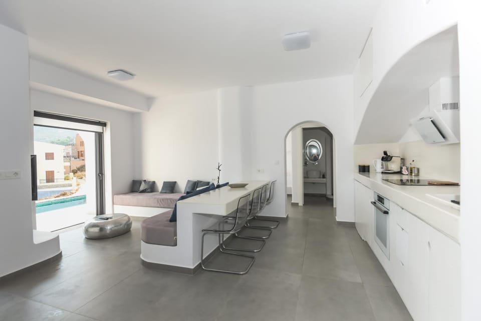 Shape-Infinity Apartment in Kalymnos