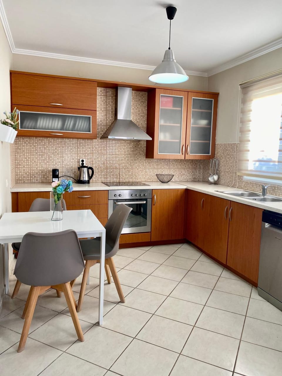 Dining area, dishwasher, pet friendly, stove