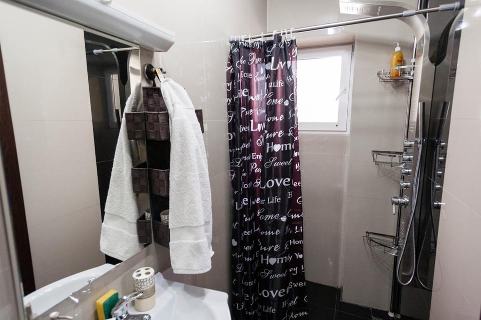 Shower, Bathroom, towels