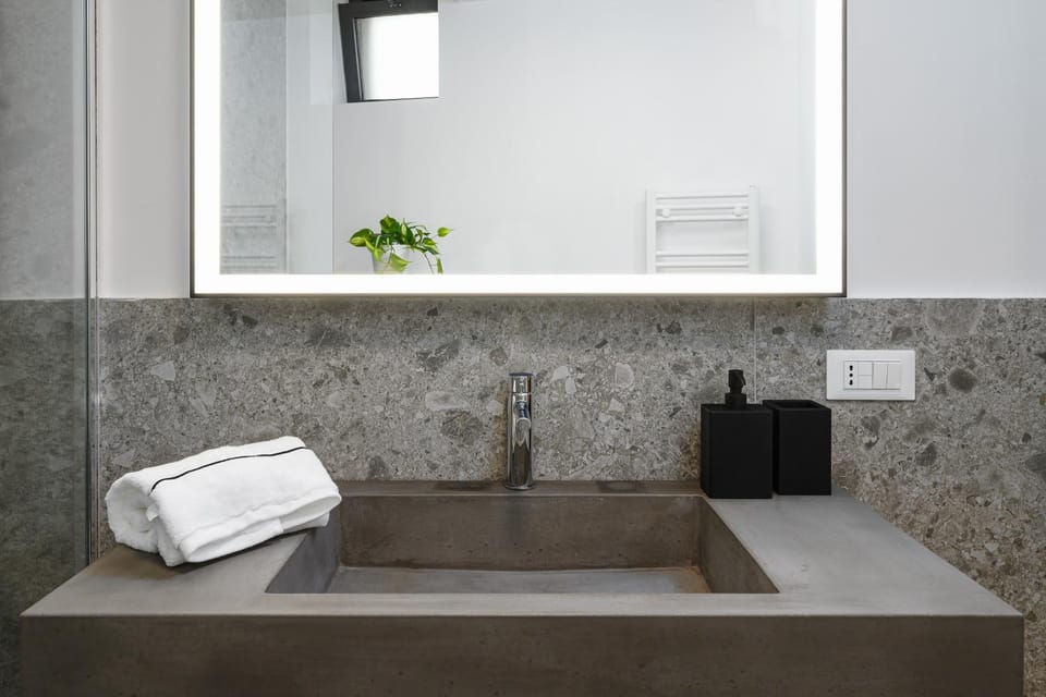 Bathroom, towels
