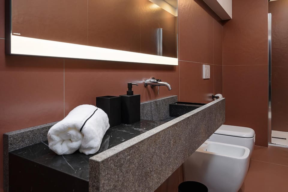 Toilet, Bathroom, towels