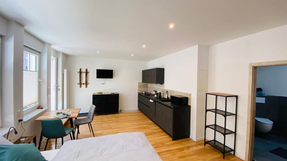 TV and multimedia, Kitchen or kitchenette, Photo of the whole room, Seating area, Dining area