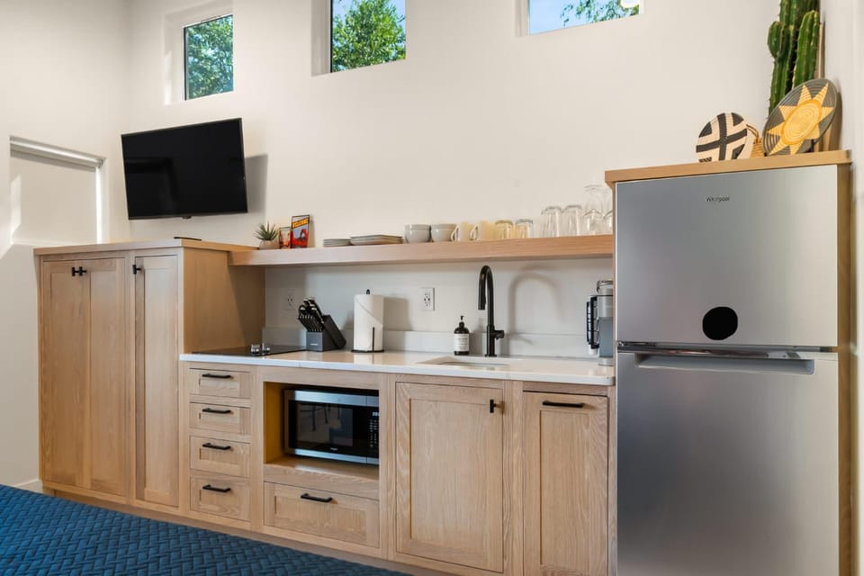 Downtown Kokopelli West 3 - Newly Remodeled Stylish Studio House in Moab