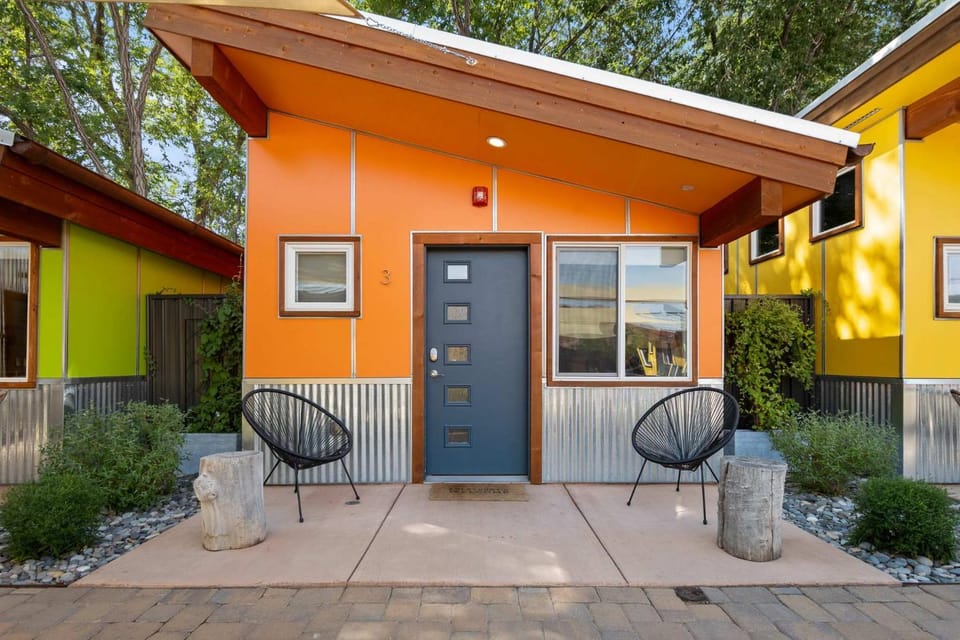 Downtown Kokopelli West 3 - Newly Remodeled Stylish Studio House in Moab