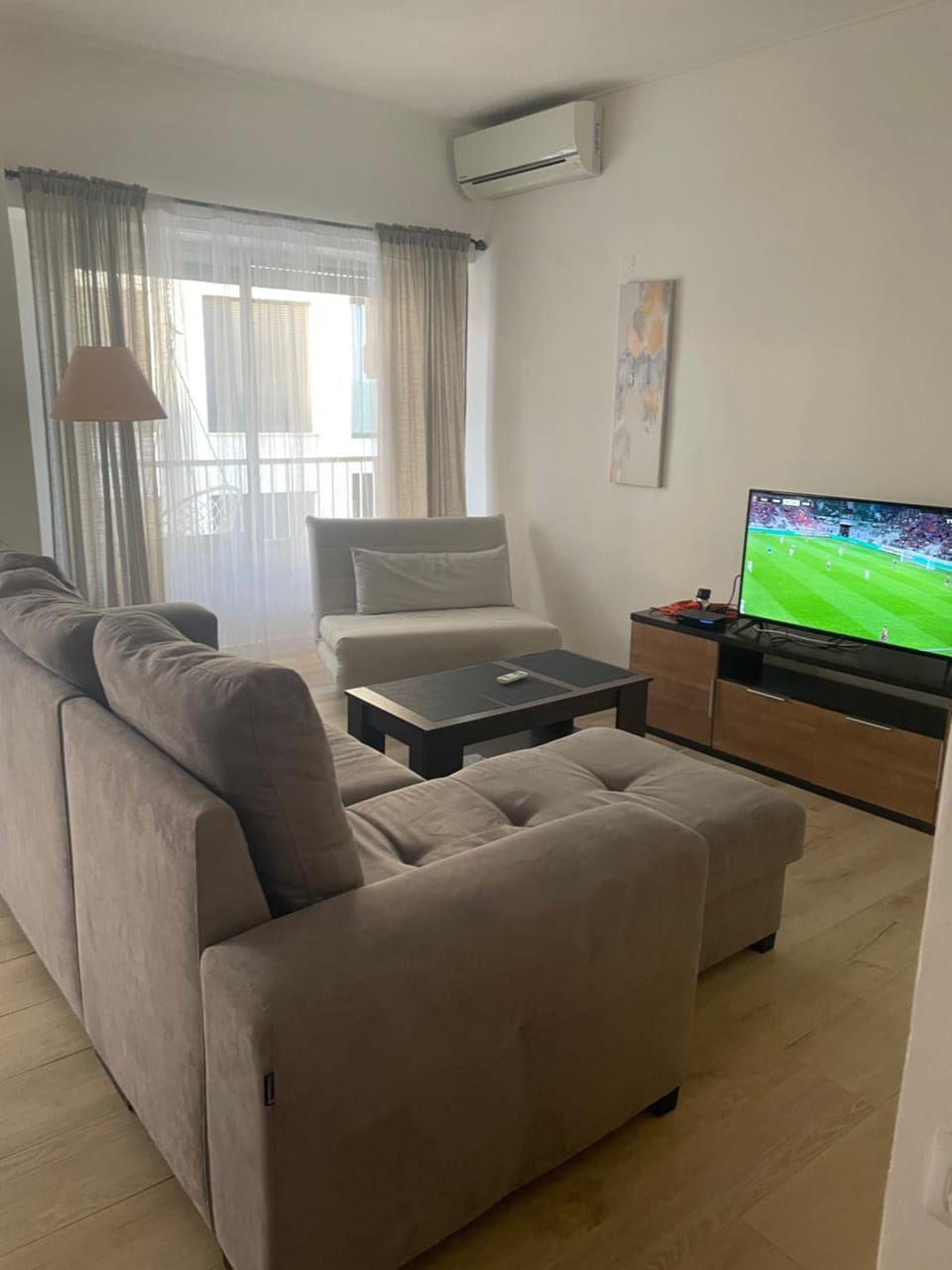 Communal lounge/ TV room, TV and multimedia, Living room, Seating area, Evening entertainment, air conditioner