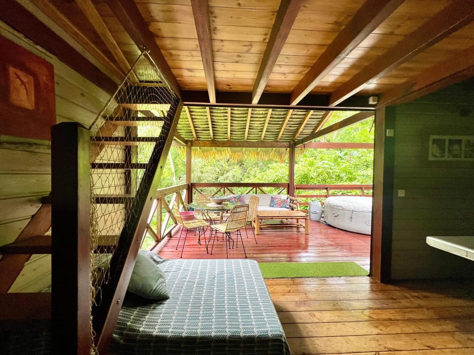 View (from property/room), Balcony/Terrace, Living room, Seating area